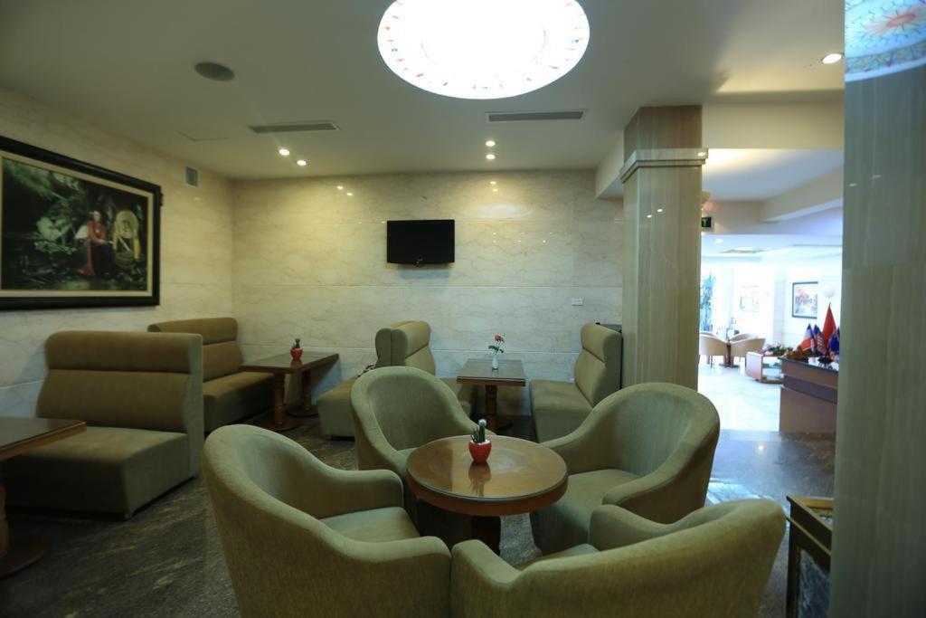 Moon View Hotel - 65 Cua Bac - By Bay Luxury هانوي المظهر الخارجي الصورة